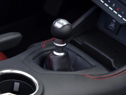 Close up of Ford Mustang manual transmission gear stick.